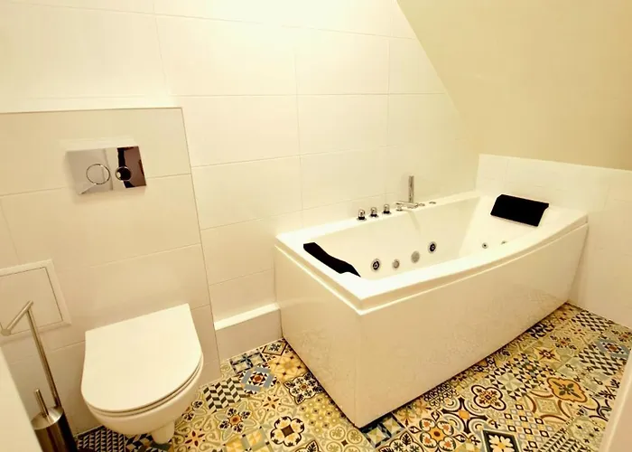 Garden House Jacuzzi شقة راتشيبوش